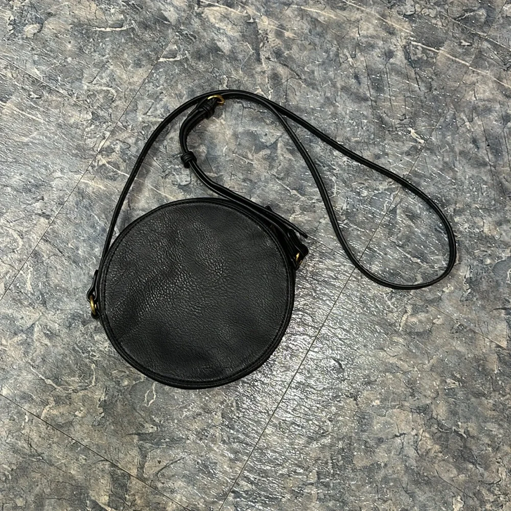 Universal Thread Crossbody - Picture 2 of 7